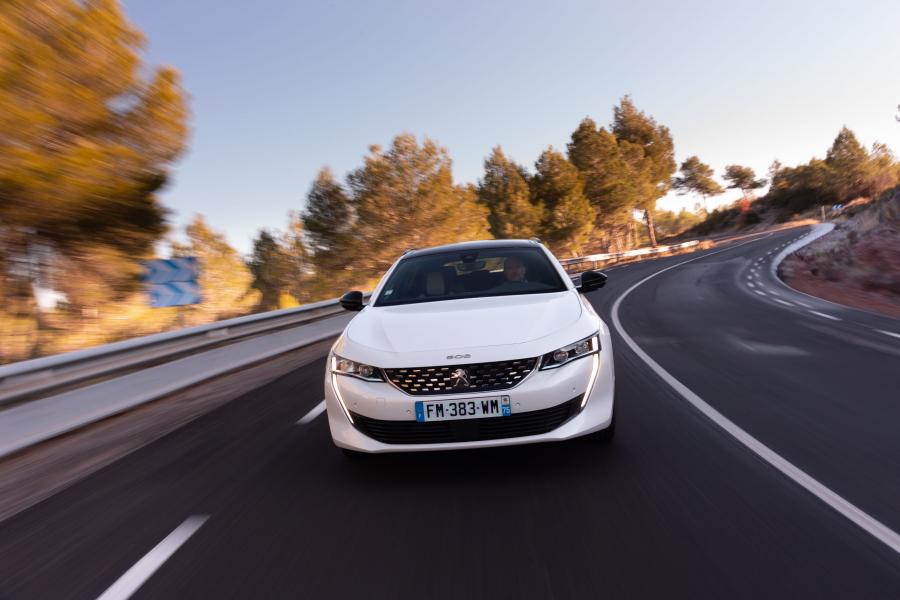 Peugeot 508 SW GT HYBRID 2019 года  (WW) (фото 36 из 40)